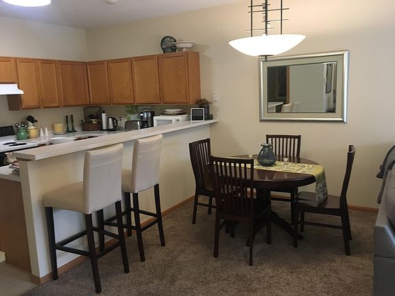 2nd image of 646 Willoughby Way W
