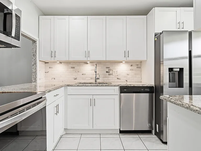 232 Lake Meryl Dr — Photo 1