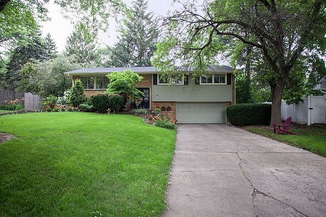 2nd image of 135 Fernwood Dr