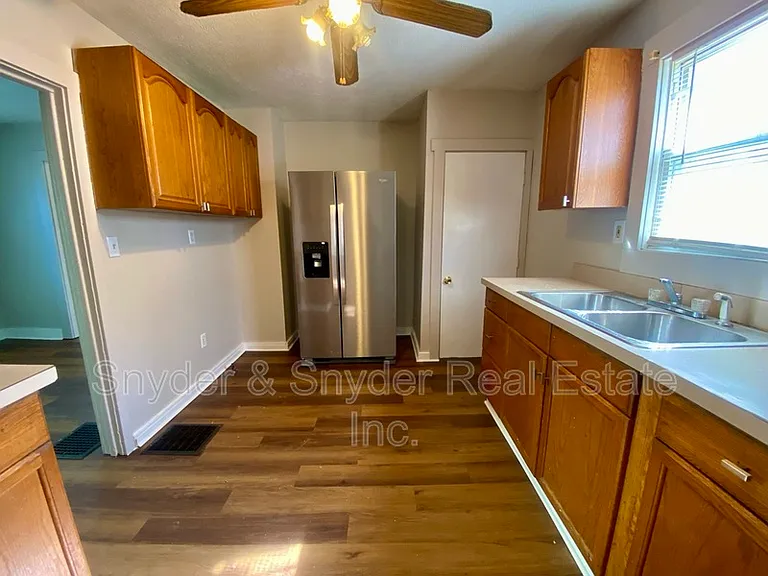 748 Merton Ave — Photo 9