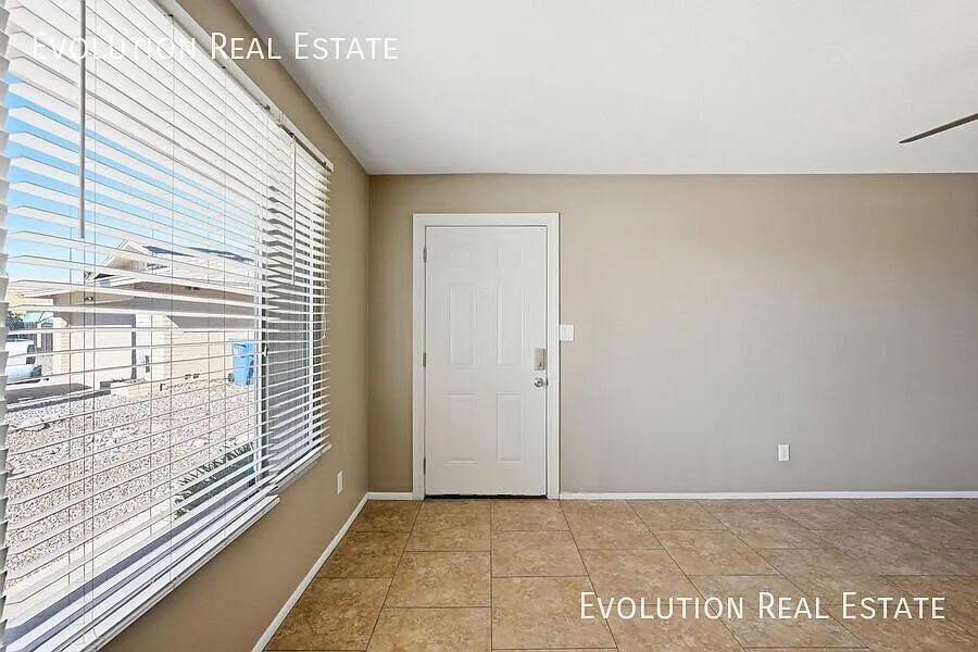 Free Rent - Move In Ready Home With Private Pool — Photo 3