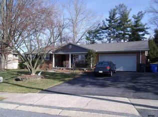 2880 Forrest Ln, York, PA 17402