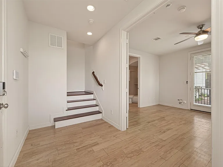 3217 Maxroy St — Photo 7