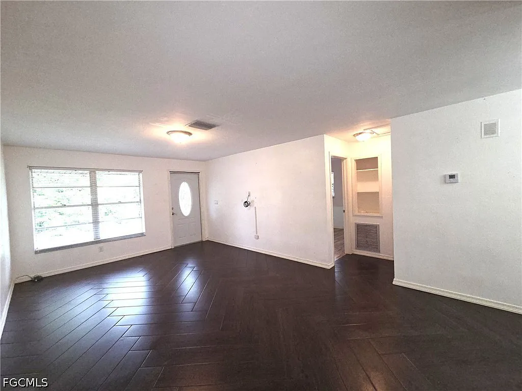 2 bed, 1.0 bath, 1132 sqft, $1,600 — Photo 2