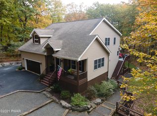 802 Overlook Ct, Hawley, PA 18428