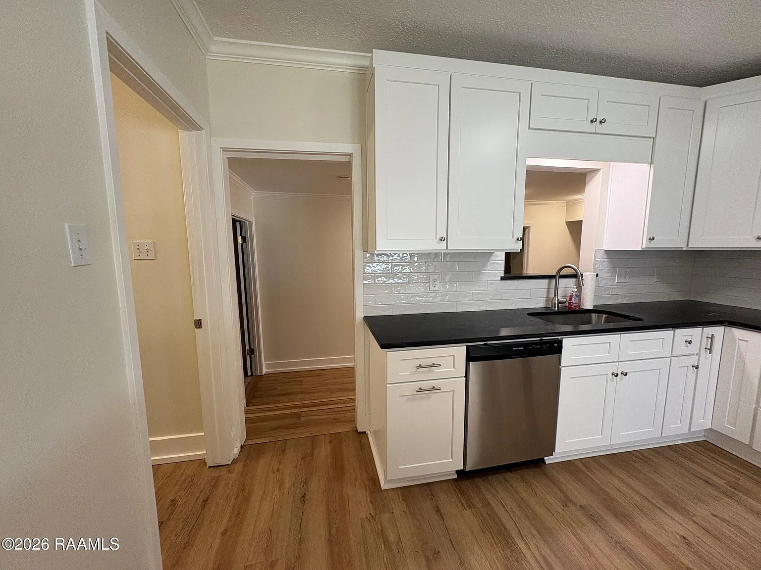 3 bed, 2.0 bath, 1450 sqft, $1,600 — Photo 4