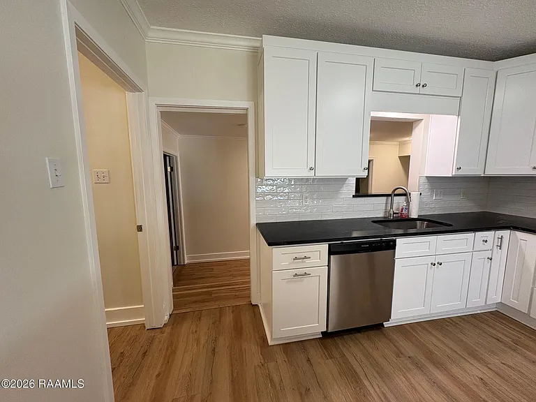 524 Cedar Crest Ct — Photo 4