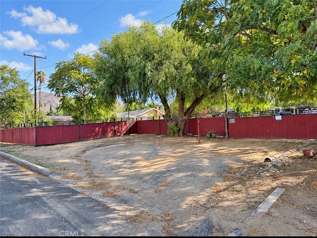 2 bed, 1125 sqft, $1,800 — Photo 1