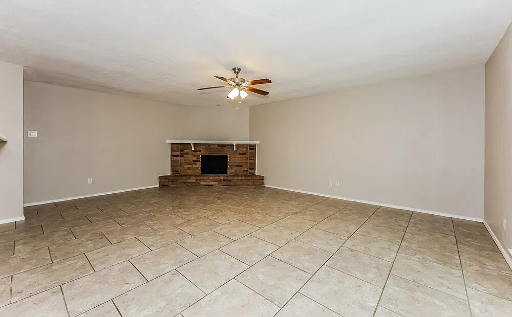 3 bed, 2.0 bath, 1425 sqft, $2,085 — Photo 4