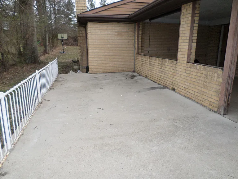 3290 Myrtle Dr — Photo 2