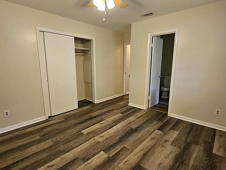 550 E Bradford Rd — Photo 12