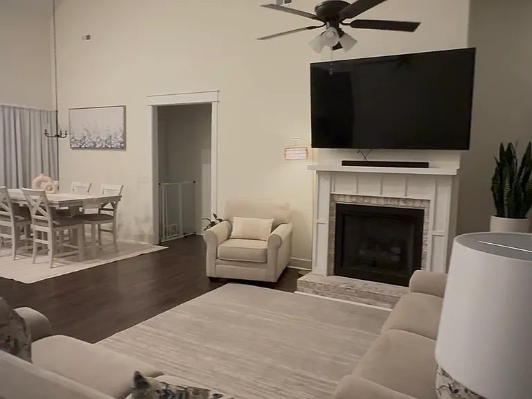 3025 Suzanne Dr — Photo 2