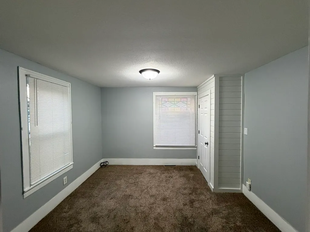 Oak Street — Photo 3