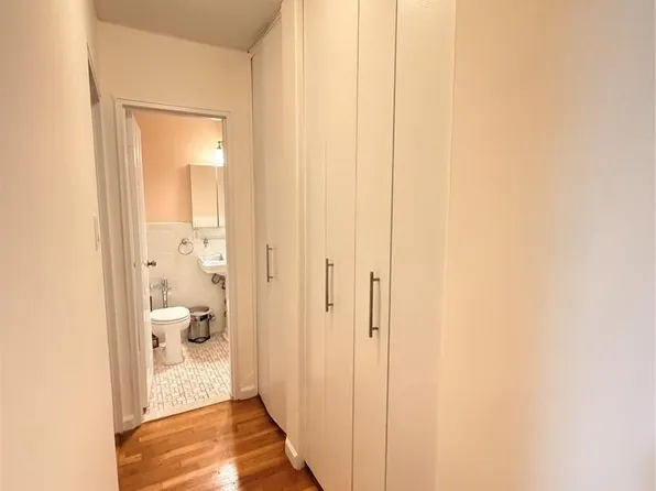 142-05 Roosevelt Avenue image 10 of 13