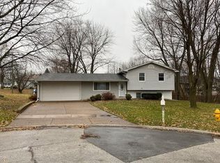 2883 Sunburst Ct, Bettendorf, IA 52722