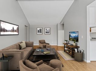 805 Smetana Rd APT 8, Hopkins, MN 55343