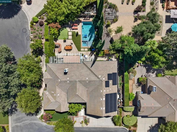 4 Pardi Ln, Clayton, CA 94517