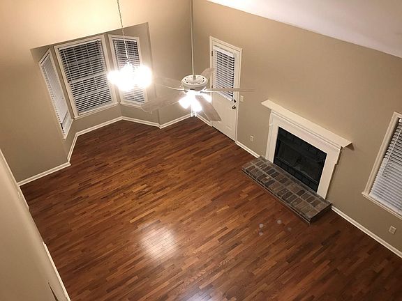 Townhouse with Vaulted Ceiling