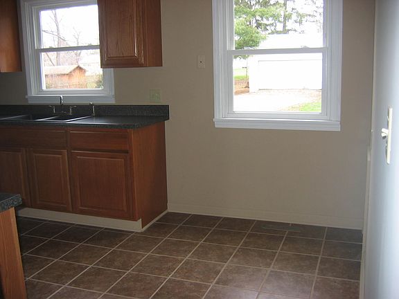 4th image of 477 Magnolia Ave