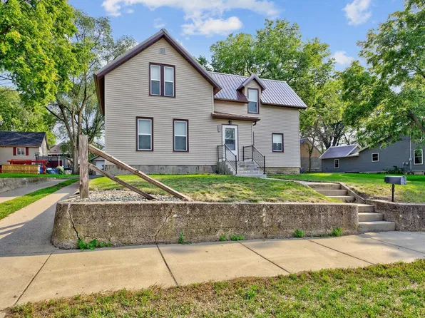 521 8th St NW, Faribault, MN 55021
