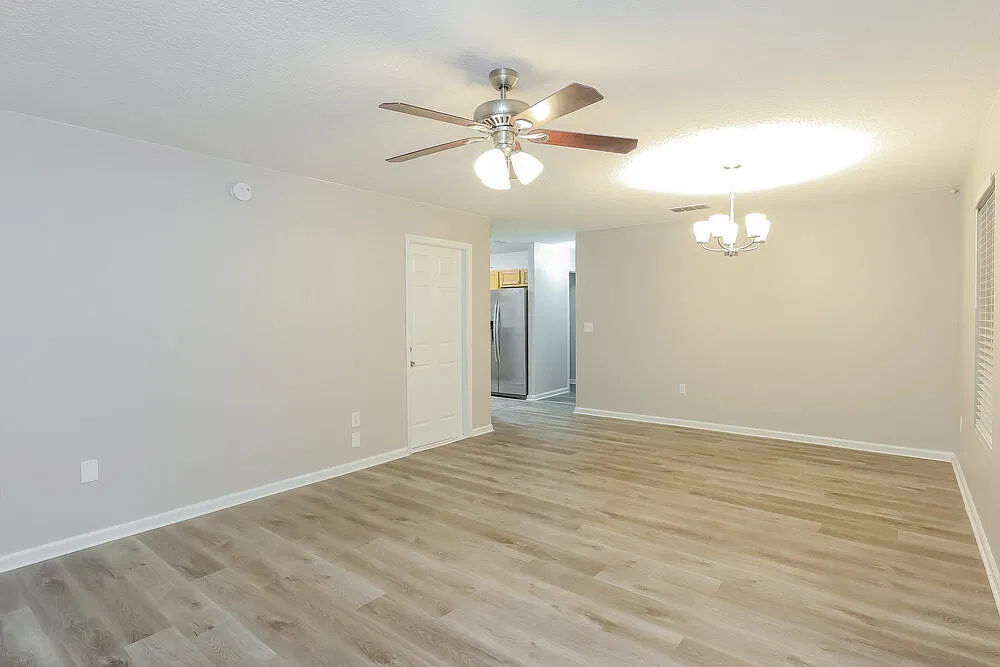 3 bed, 2.0 bath, 1142 sqft, $2,080 — Photo 3