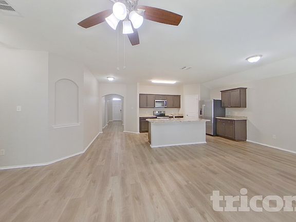 3rd image of 221 Thoroughbred St