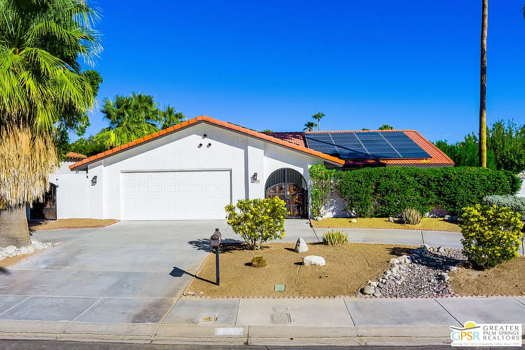 3 bed, 2.0 bath, 1826 sqft, $4,200 — Photo 1