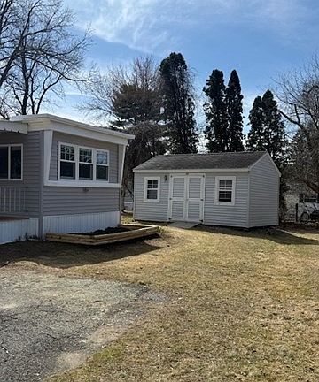 3rd image of 28 Riverview Cir