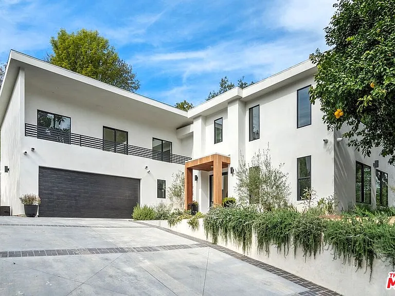 4545 Balboa Ave — Photo 1