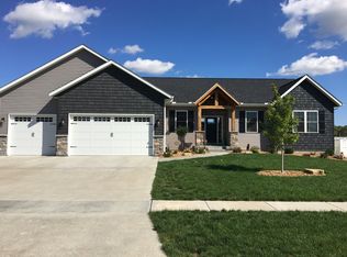 704 Saint Andrews Cir, Eldridge, IA 52748