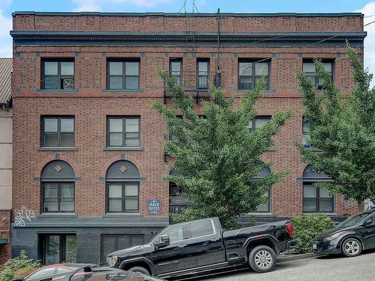 Mayn Suites — Photo 16