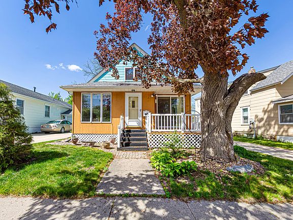 3rd image of 113 7th Ave NE