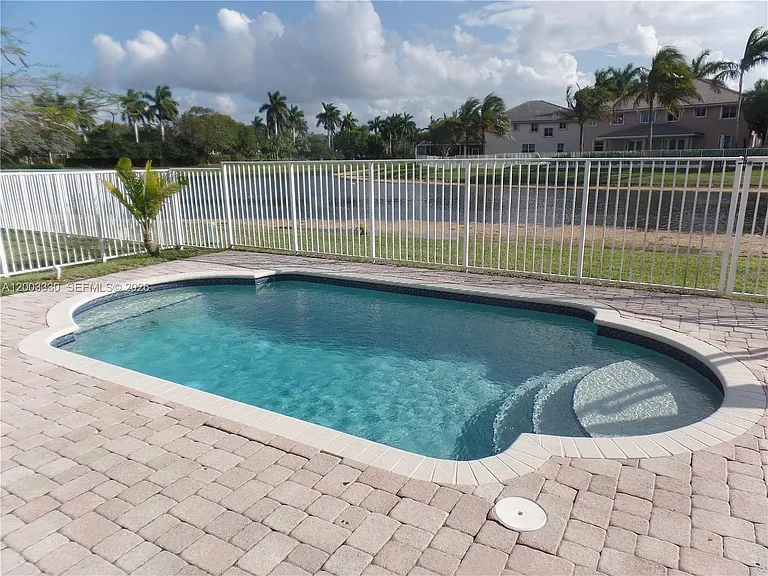 1365 Majesty Ter — Photo 24