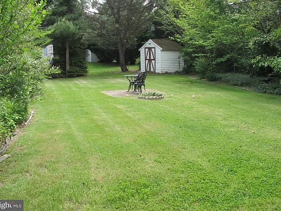 5th image of 124 Tulip Dr