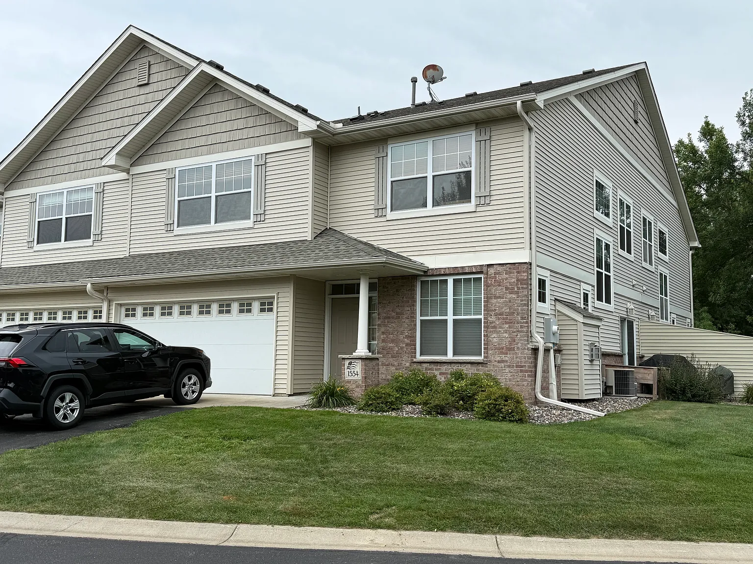 2 Bed/3 Bath Townhome in Northfield — Photo 1