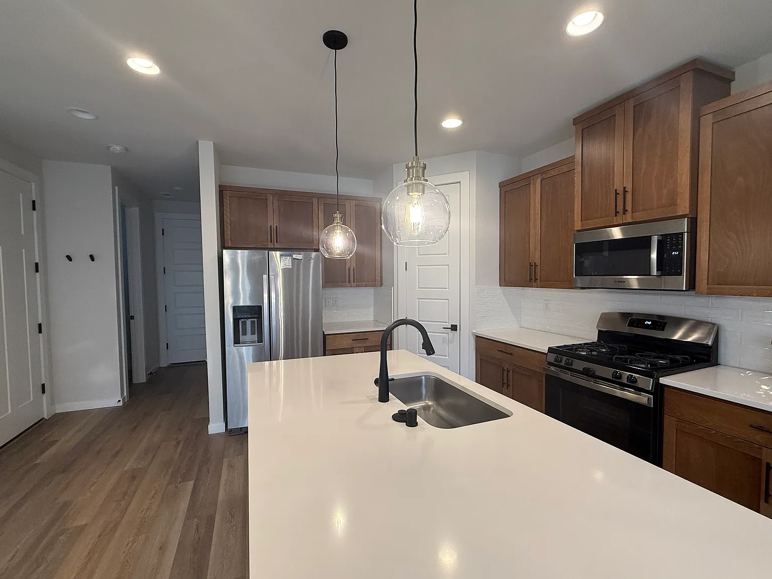 3 bed, 2.5 bath, 1893 sqft, $2,850 — Photo 4