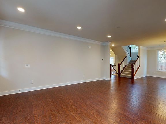 4th image of 1396 Southern Oak Ln