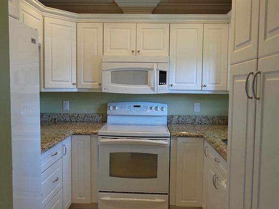3rd image of 2401 NE 36th St APT 103