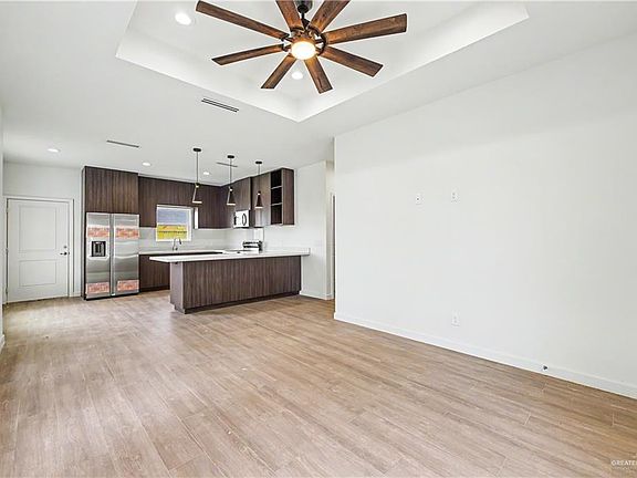 3rd image of 5800 Ozark Ave
