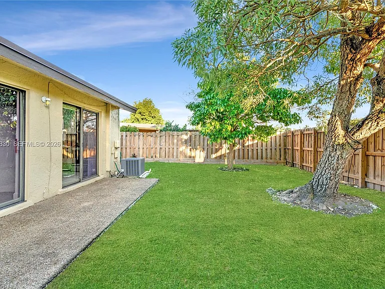 12704 SW 71st Ter — Photo 3