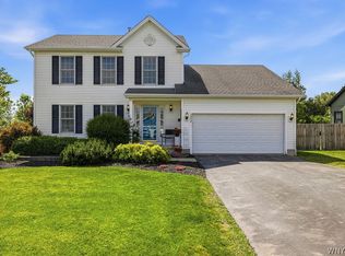 5952 Southwood Dr, Lockport, NY 14094