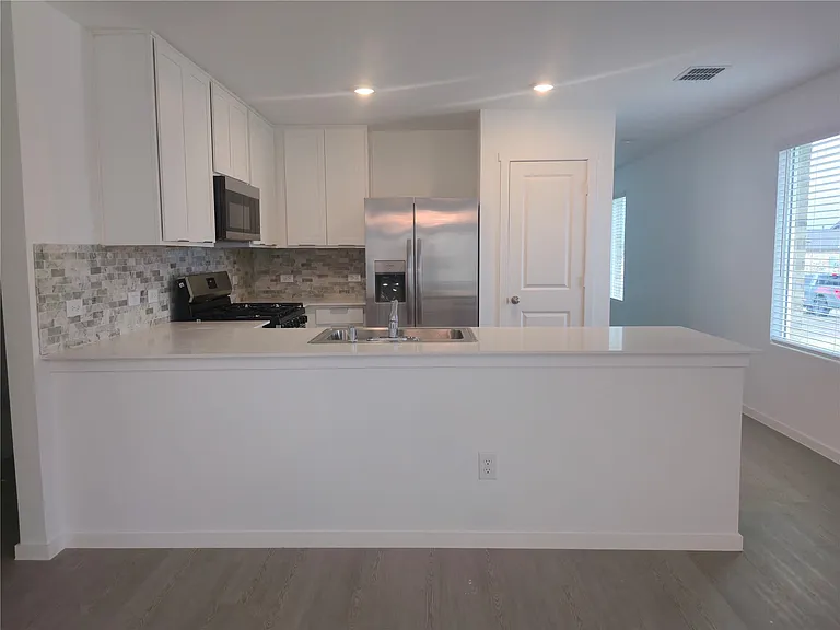 1600 Baron Ln — Photo 6