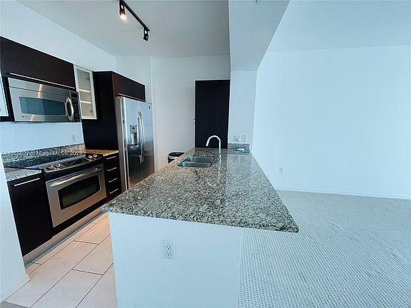 3rd image of 951 Brickell Ave APT 3703