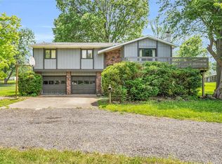 23 Surrey Ln, Forsyth, IL 62535