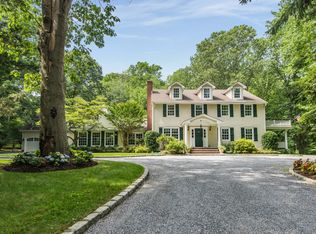 17 Mill Rd, Huntington, NY 11743