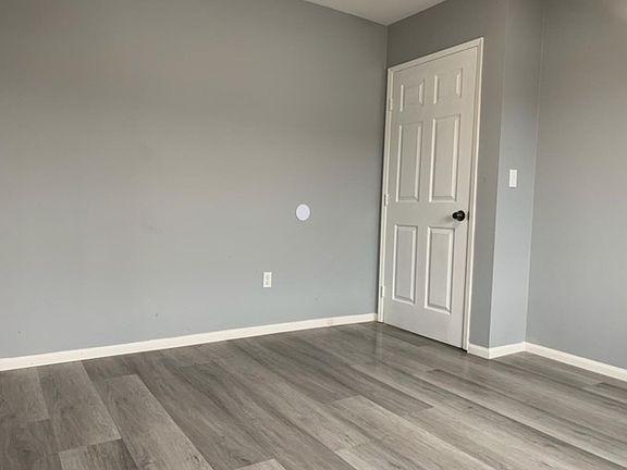 4th image of 9434 Parmelee Ave
