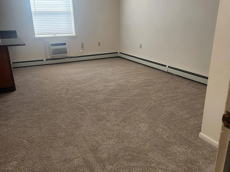 400 Broad St #4 — Photo 2