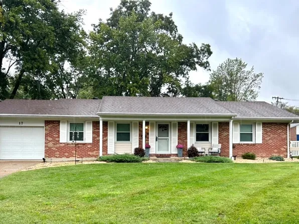 17 Coachlight Dr, Mascoutah, IL 62258