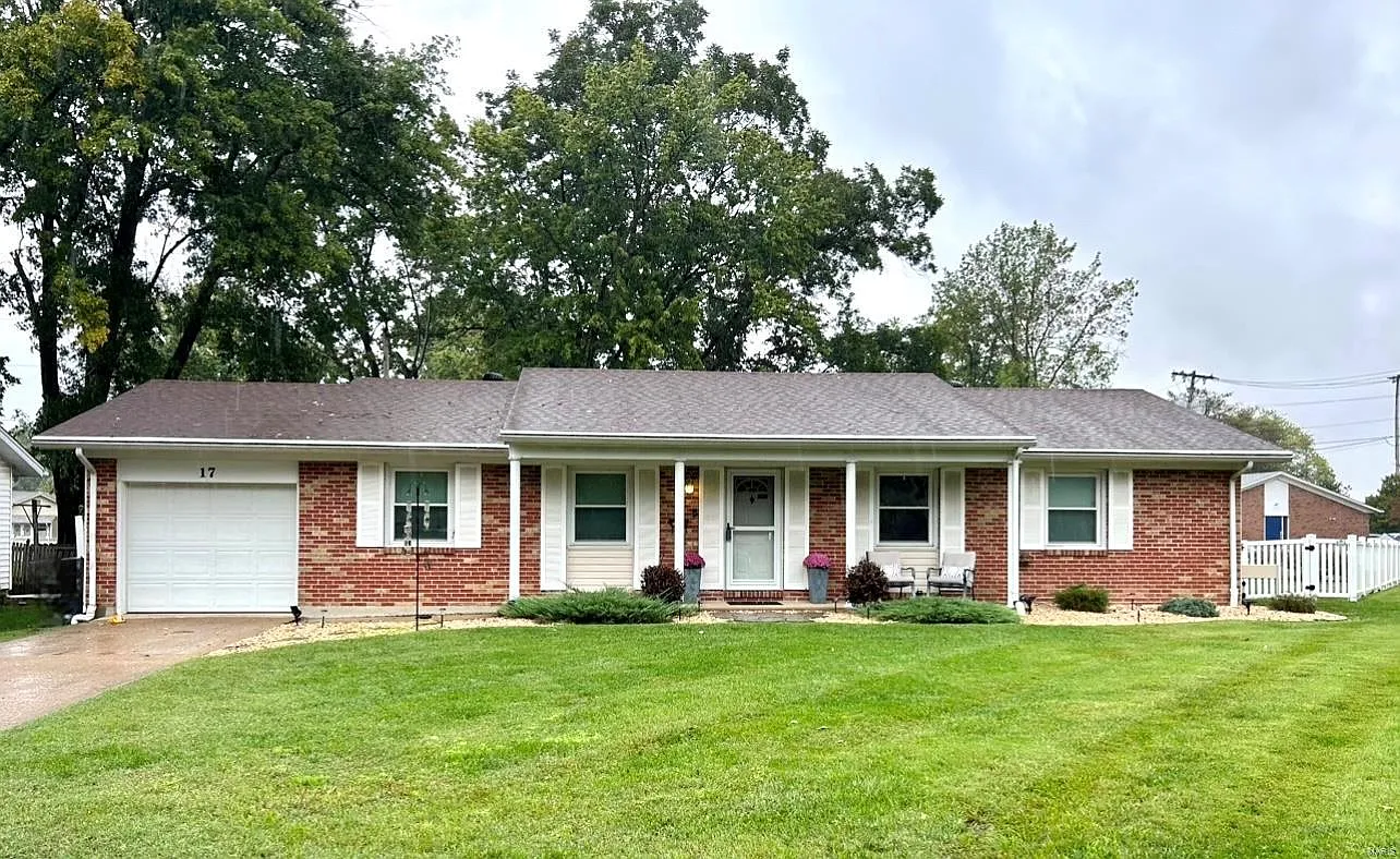 17 Coachlight Dr photo 1