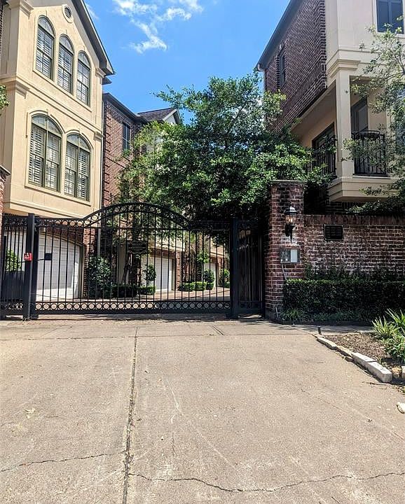 1st image of 1331 Hyde Park Blvd